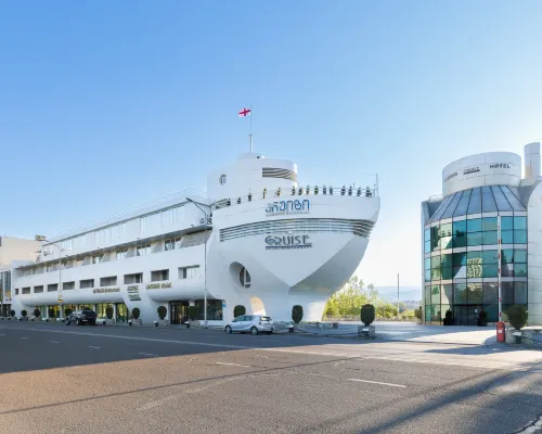 Cruise Hotel Отели рядом с достопримечательностью «Станция метро Грмагеле»
