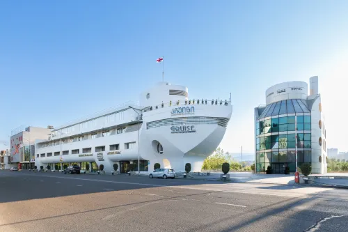 Cruise Hotel
