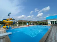 Nueng Pool Villa Hotels near Wat Saranat Thammaram