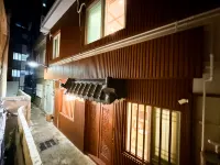 Golmok Stay – Hanok-style accommodation with hanbok experience, 5 minutes in nampo-dong,night market Hotel in zona Parco della Democrazia