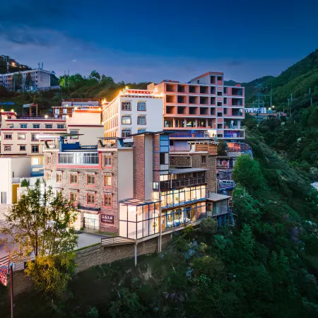Chayu Panda Hotel (Siguniang Mountain Changping Valley)