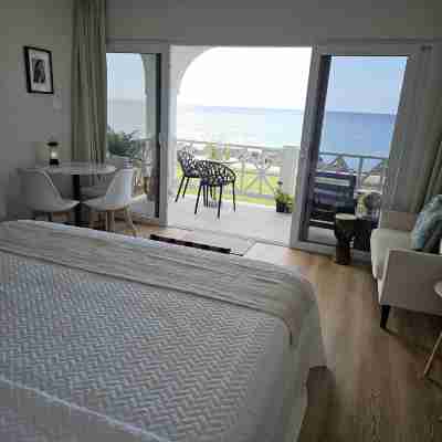 Ocean Rhythms II- New, Stylish Oceanfront 888 Studio Rooms
