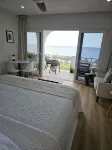 Ocean Rhythms II- New, Stylish Oceanfront 888 Studio - 酒吧