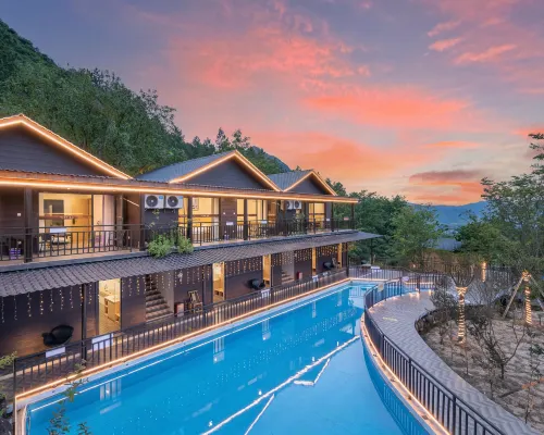 Hengfeng · Dongpo Yiju | Cliff Valley Infinity Pool Secluded Manor Hotels in Hengfeng