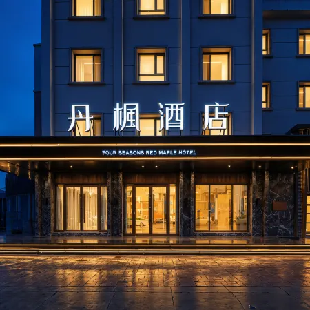 RED MAPLE HOTEL(Qiqihar Railway Station)