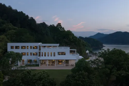 Xipo · Huating Lake Vacation Apartment