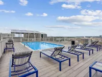 2bdr Downtown Nashville Apartment. Walk to Broadway and Music City Center with Rooftop Pool - 3 賴曼禮堂（Ryman Auditorium）附近的飯店