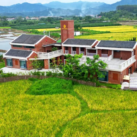Fenghe Four Seasons Homestay