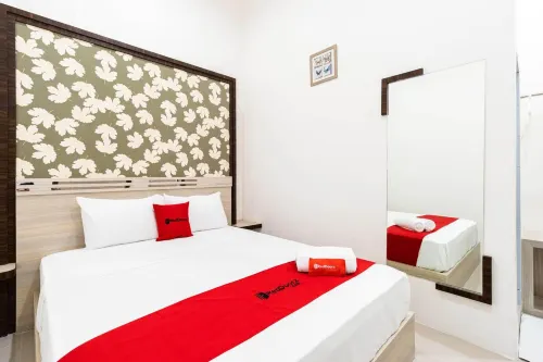 RedDoorz Plus @ Centrium Katamso Medan - Pensionat