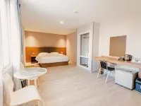 Aurea Delight Hotel Hotels near Central Mall