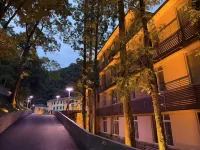 Longshan Forest Hot Spring Resort - Pet Friendly