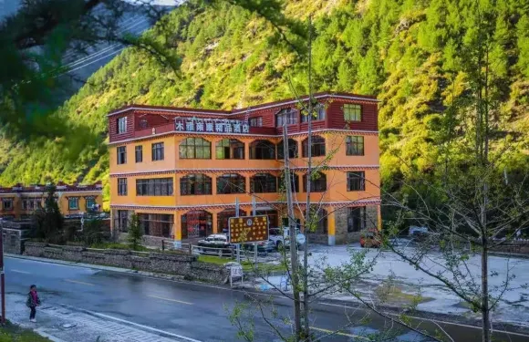 雅江阿吉拉姆莊園(原木雅雍康精品酒店)