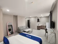 Light Hotel (Tengzhou Station Xinxing Road Pedestrian Street Branch) - 駐車場