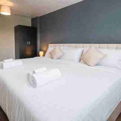 Free Parking Spacious 2BR Sleeps 5 - Families & Contractors Others