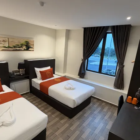 S Empire Hotel