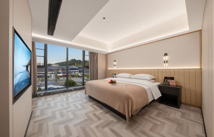 Twenty‑Four Solar Terms Hotel (Neijiang East High‑Speed Railway Station Wuyue Plaza)