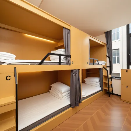On the Road Hostel (Ancient City Heyang Gate)