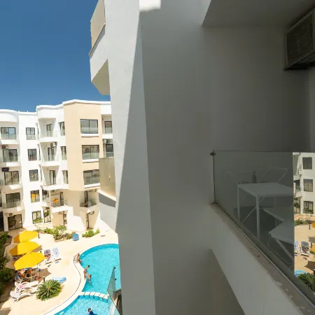 Modern 2BR with Pool Near El Gouna