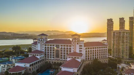 MC Grand Hotel Отели рядом с достопримечательностью «The Gushan Spring Temple»