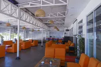 Sutan Raja Hotel Kolaka - 수영장