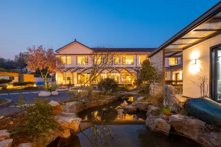 Floral Lux Hotel·Yixing Yuyang Huaiyu Homestay Отели рядом с достопримечательностью «Yao Hu Town»