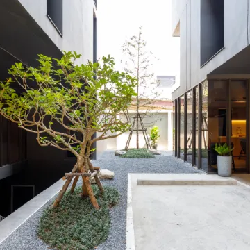 Benjarong Hotel Bangkok Отели рядом с достопримечательностью «Станция метро Ratchadapisek»