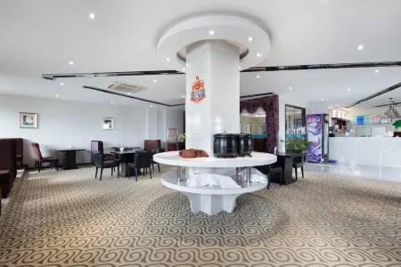 Company Hotel (Nanling Nanling Bridge Lingyang Road) Отели в г. Наньлин