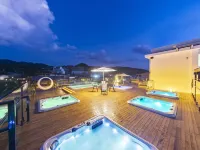 12C • Waterfall View Prime Location (Overlooking Waterfall Night View • TikTok Instagram Photo Spot) Hoteles en Yongshun