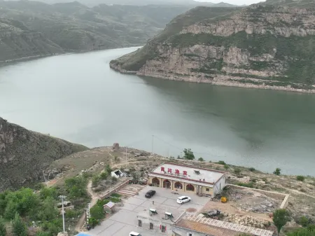 Laoniuwan Yellow River Fisherman's Homestay Отели в г. Пяньгуань