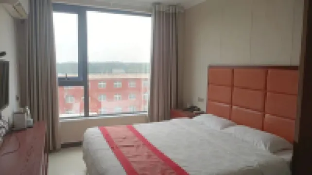 Weishi Golden Harbour Hot Spring Hotel Hotel berhampiran Weishi Xingguo Temple Pagoda