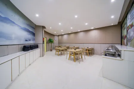 Yilong Ruiyun Hotel (Shangqiu Xiaqiu Changshou Avenue) Отели в г. Сяи