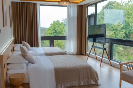 Rao's Manor B&B (Wudang Mountain Scenic Area Ticket Office Store) Отели рядом с достопримечательностью «Three Views of Qiongtai»