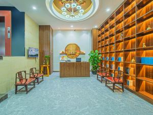 Zhongxinlong Boutique Apartment Hotel (Shenzhen North Railway Station)