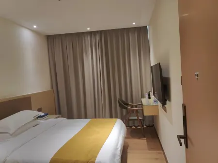 Wuchuan Haoying Hotel (Wuchuan No.1 High School Aoyuan Plaza) Отели рядом с достопримечательностью «Chenlanbin Former Residence»