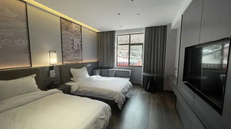 Manlan Hotel Отели в г. Бяньба