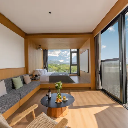 Jinglin Lakeside  Hotel