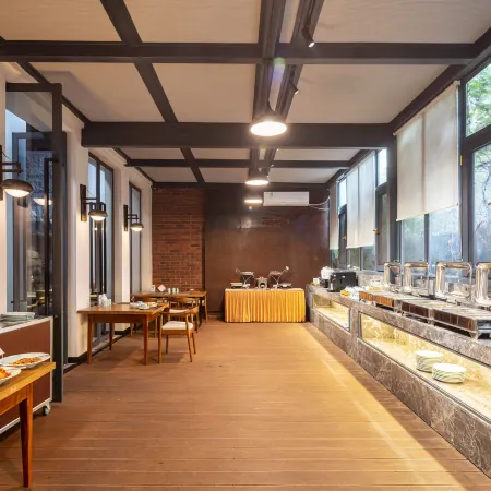 Floral Hotel·Longquan Hongdoulin Hotel (Longquan City Branch)