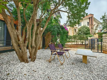 Bright Villa Отели рядом с достопримечательностью «Honghe Nativeland»