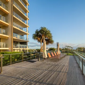 Oaks Redcliffe Mon Komo Suites