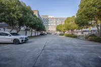 Atour Light House Hotel - Parking