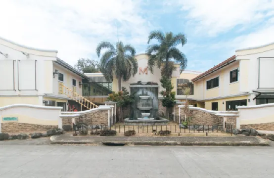 RedDoorz @ Moss Hotel Dasmarinas