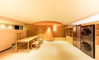 Shanshuiju Light Luxury Apartment (Linyi University City Bus Station Store)