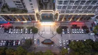 HanTing Hotel (Lu'an Hongjie Baida Jinshangdu) - parking