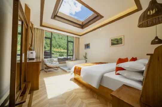 Hidden Qishan Residence (Siguniangshan Changpinggou Scenic Area)