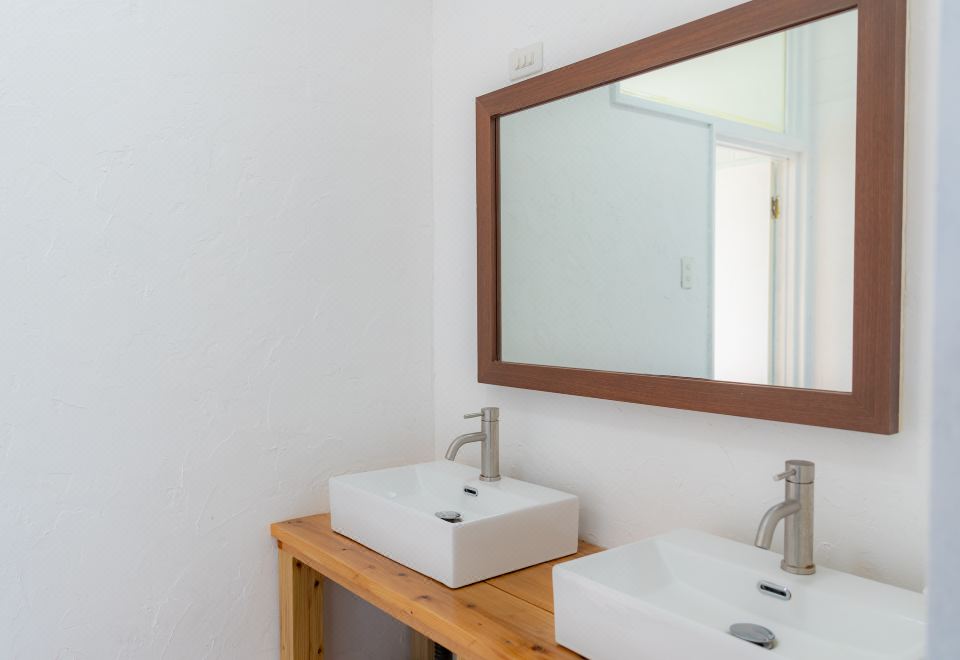 1. 더 산츄어리 고..