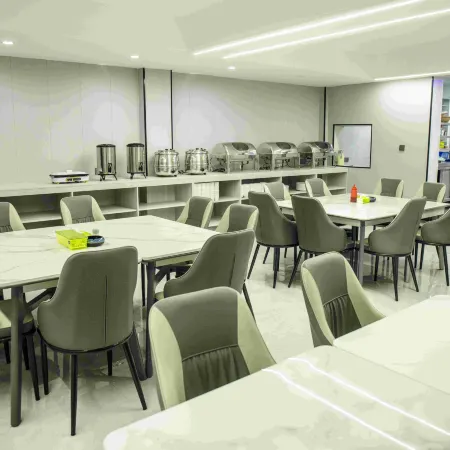 Qingfeng Xiaozhu Hotel