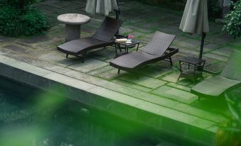 Seclusive Life In Landscape