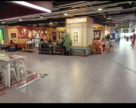 Subang USJ21 Main Place Mall 2R1B 5-6 Pax