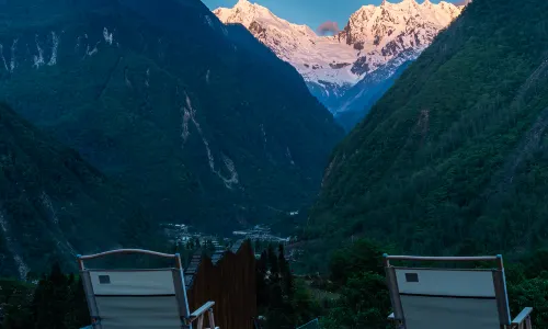 Hailuogou Lanshan Baiyunli Hot Spring Homestay