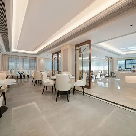 Vienna Hotel ( Haiyan Baolong Business Center Branch)